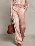 Set de Camisa de Manga Larga en Satén con Estampado Paisley Rosa y Pantalones de Pierna Ancha (con cinturón)