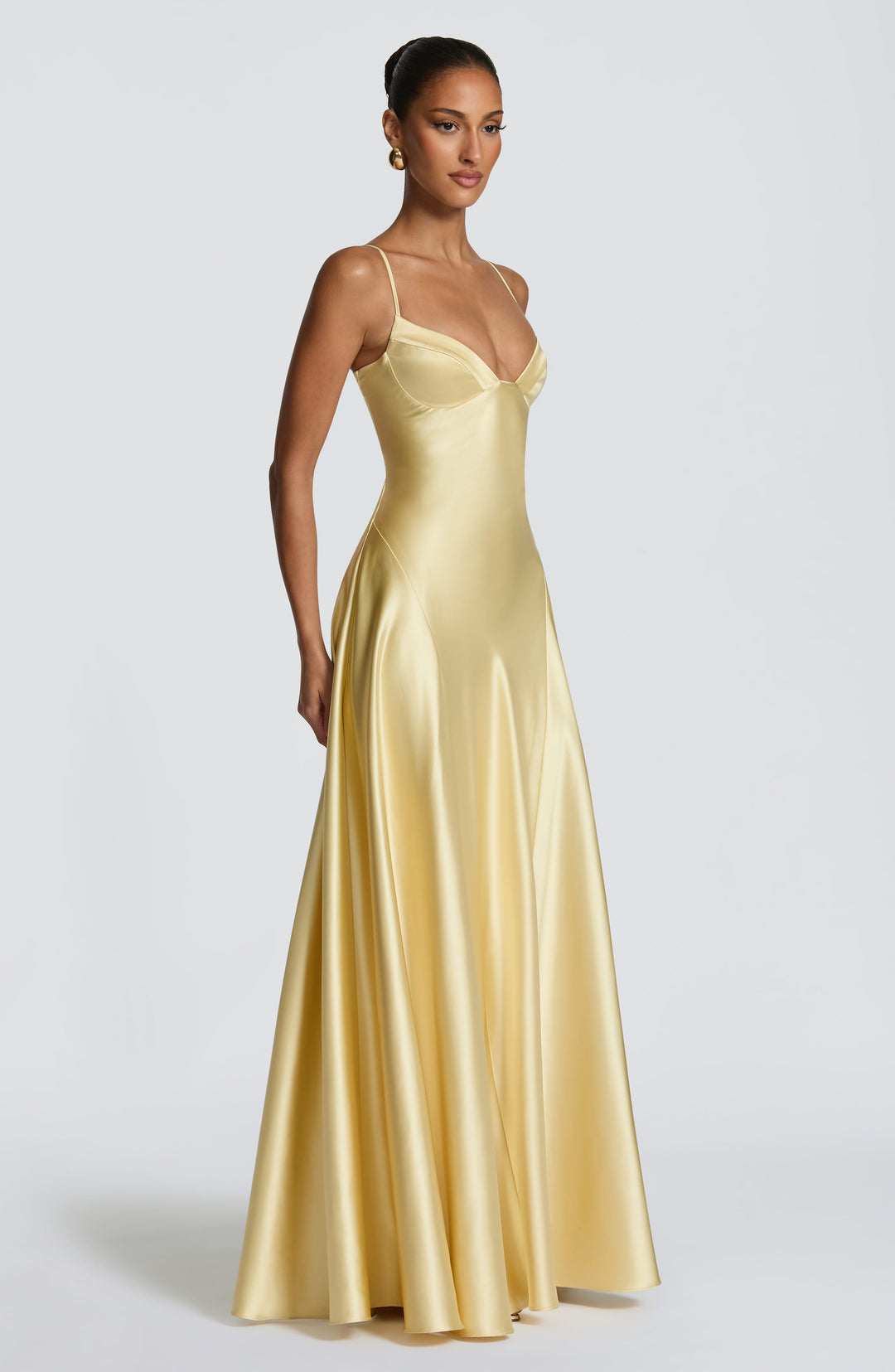 Coraina • Elegante Vestido Maxi de Satén