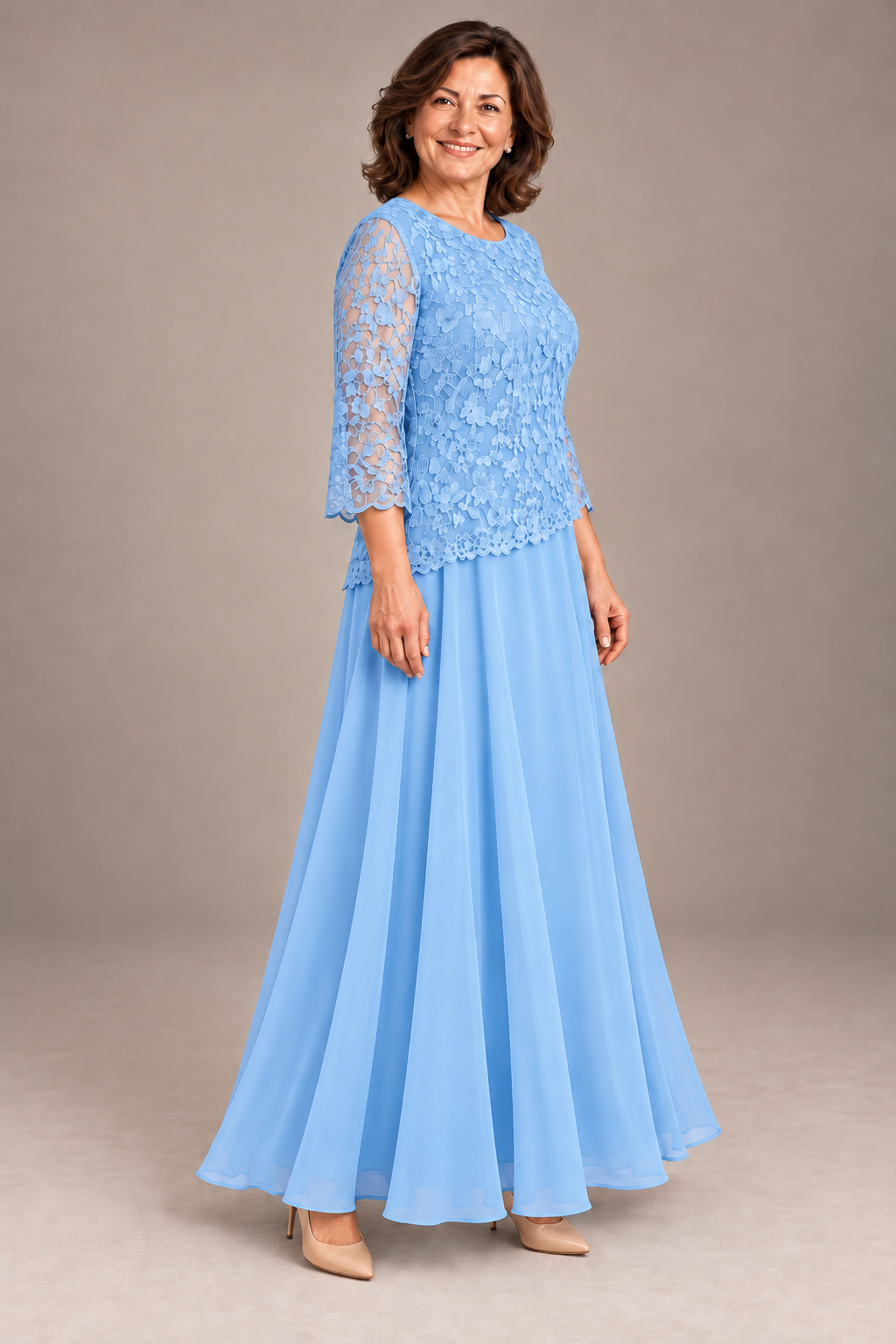 Dalia en Azul cielo, pose 4: vestido largo de encaje floral de Leonor Marín