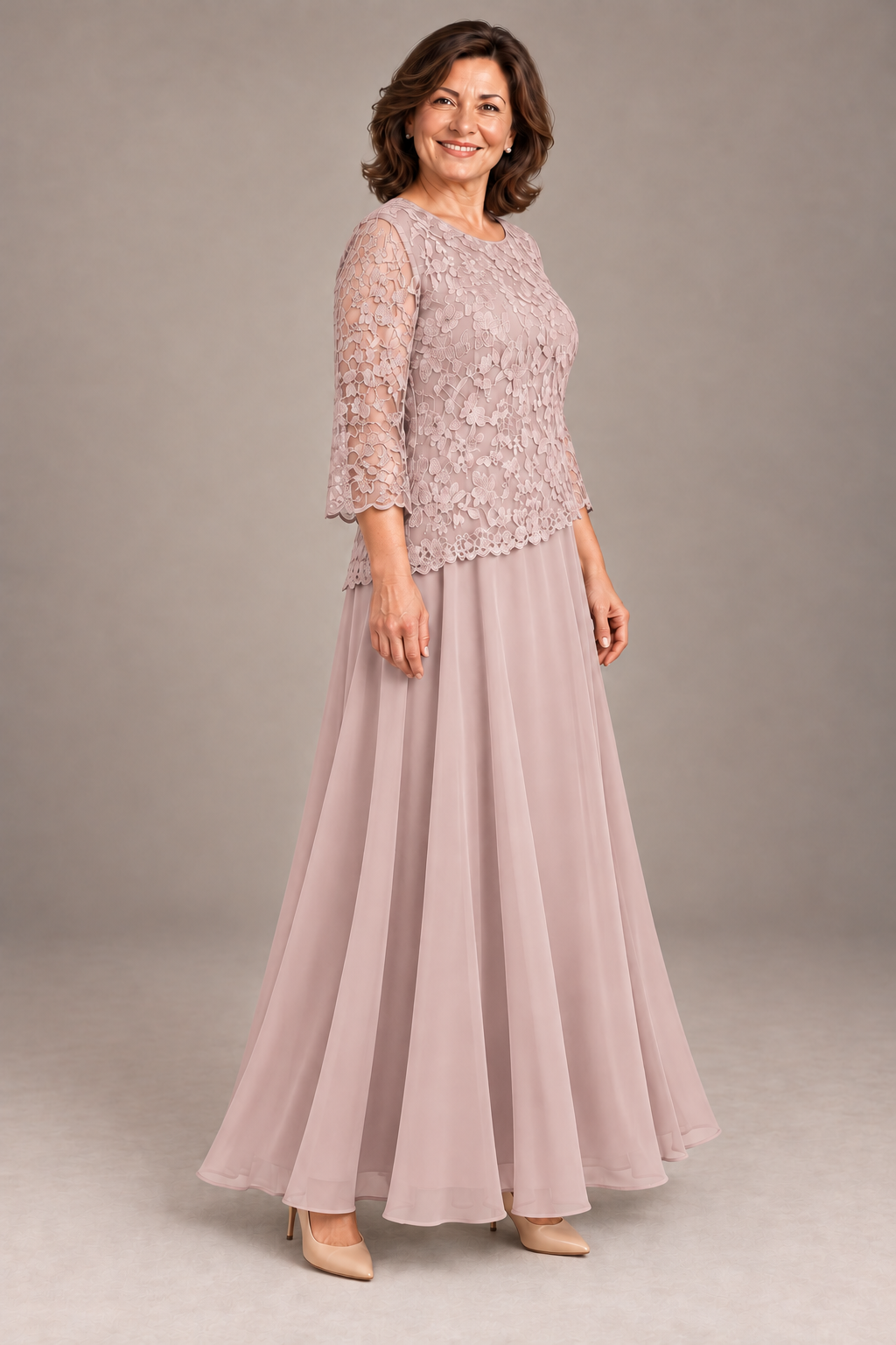 Dalia en Rosa empolvado, pose 4: vestido largo de encaje floral de Leonor Marín