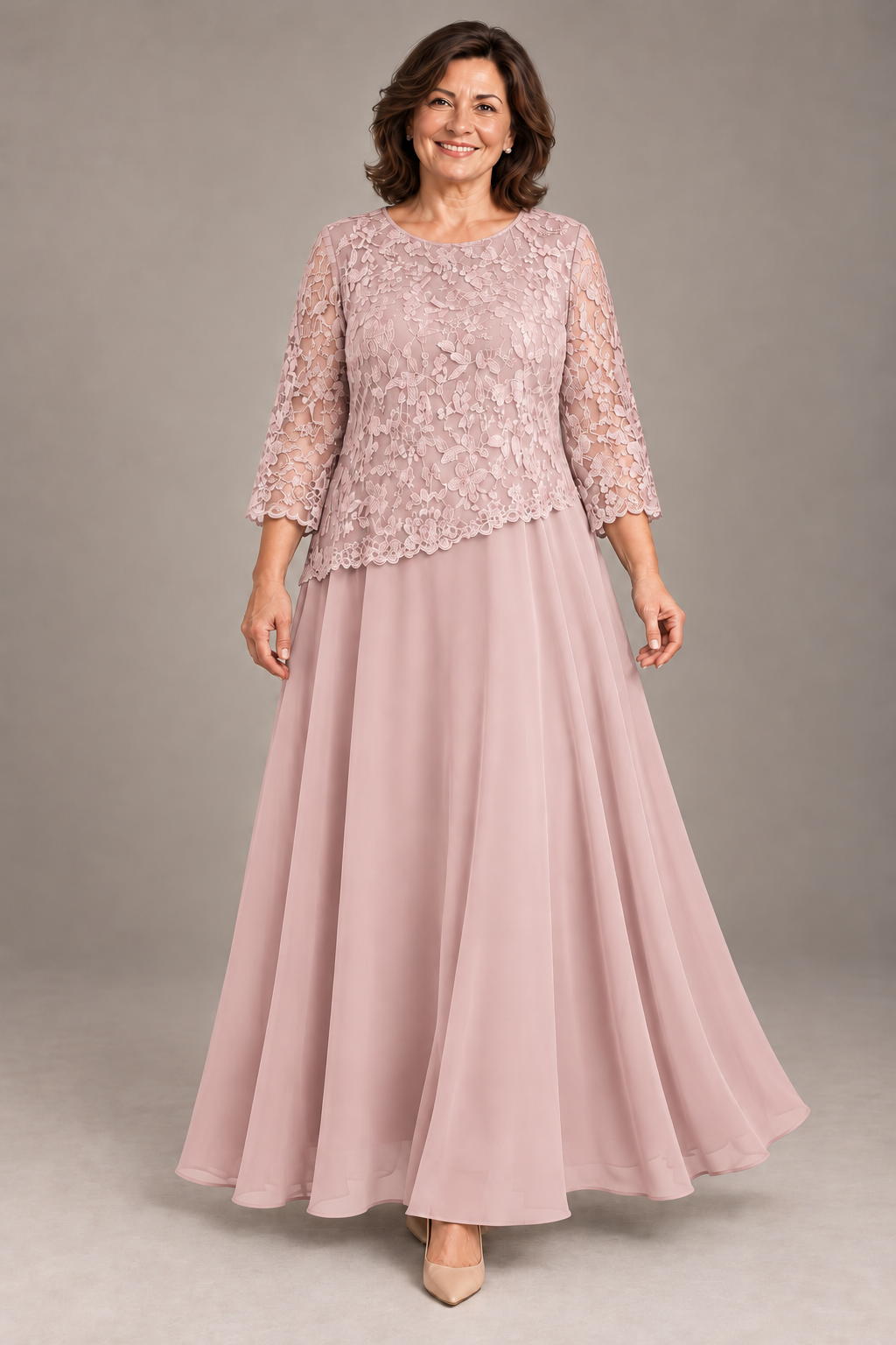 Imagen editorial de Dalia en Rosa empolvado, vestido largo de encaje floral de Leonor Marín