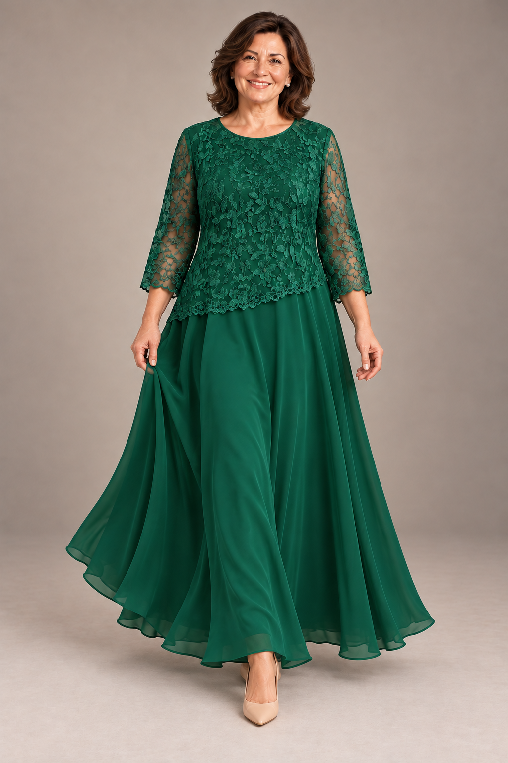 Dalia en Verde esmeralda, pose 3: vestido largo de encaje floral de Leonor Marín