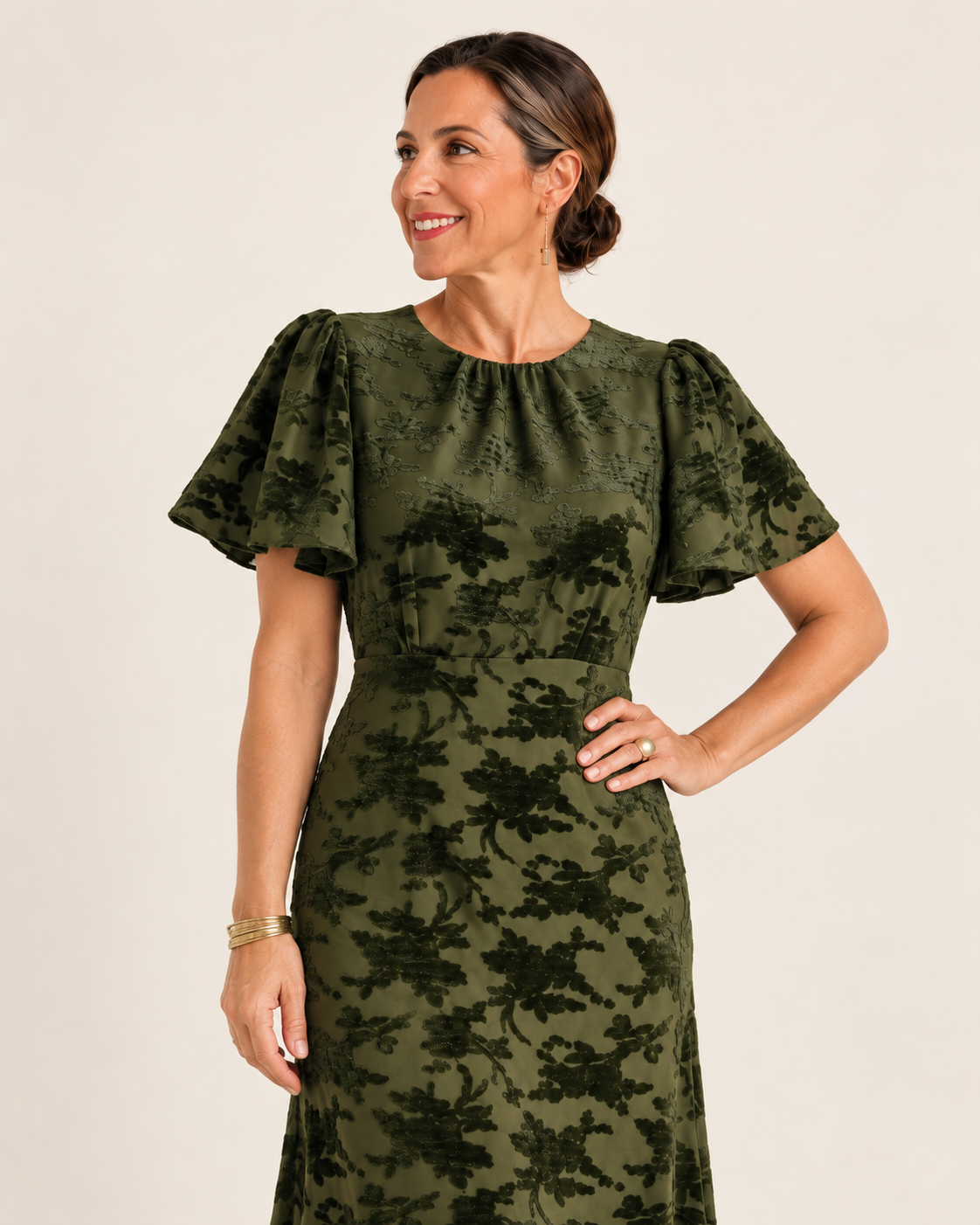 Detalle del tejido devore floral verde oliva del vestido Elodie