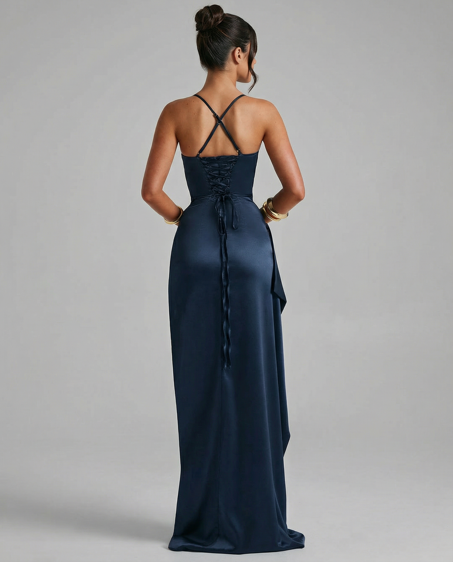 Janelle • Vestido Halter Satén