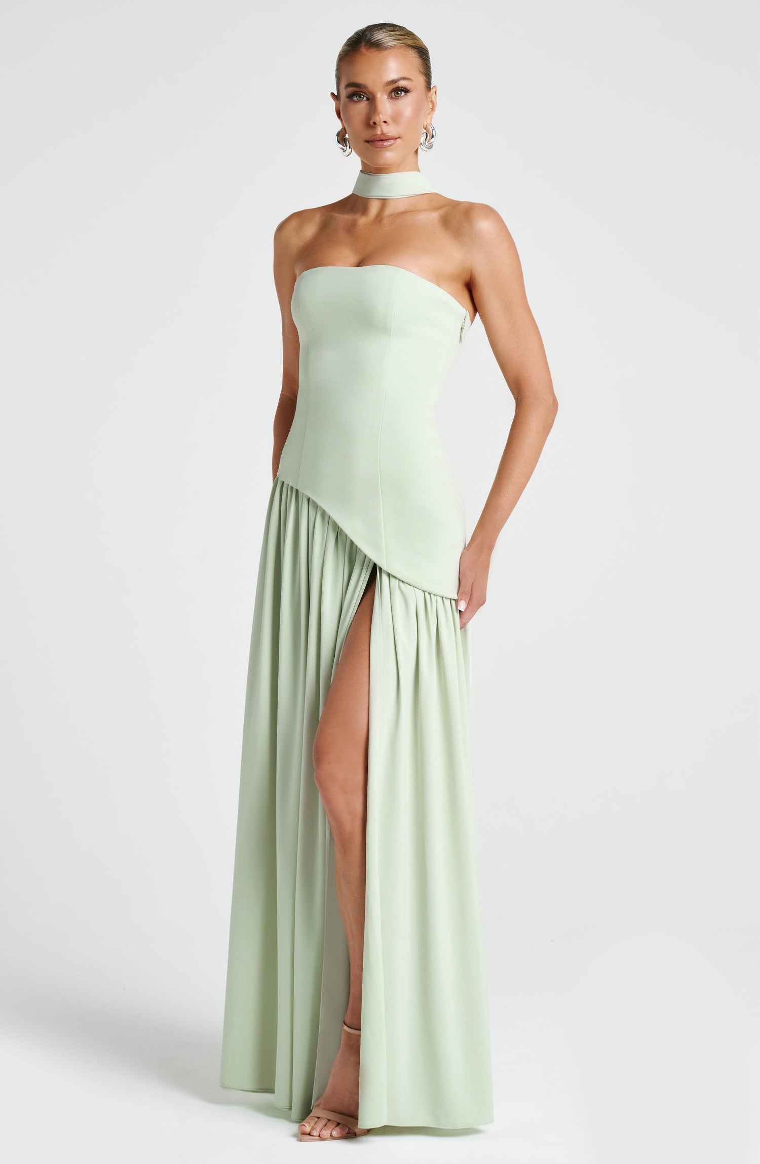 Alessia • Vestido Maxi Escote Strapless con Abertura