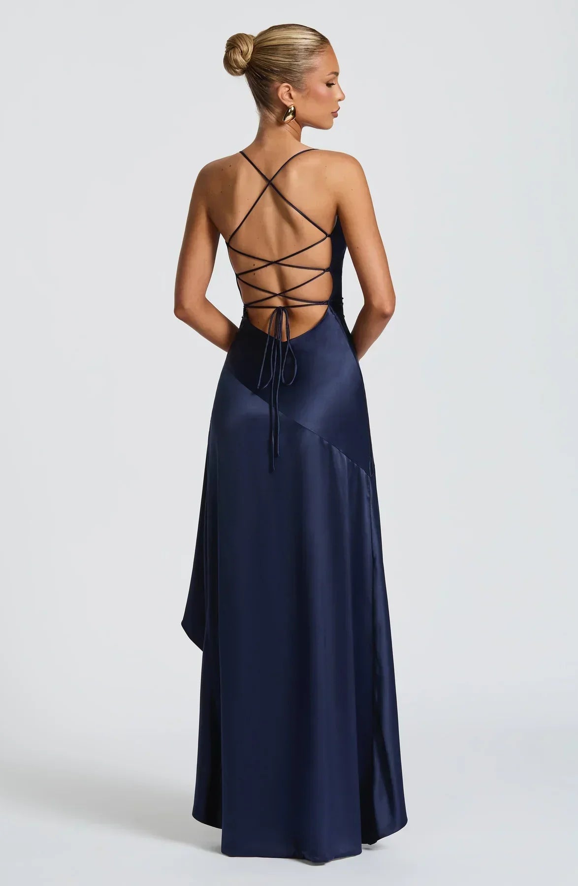 Naomi • Vestido Maxi de Satén con Espalda Atada