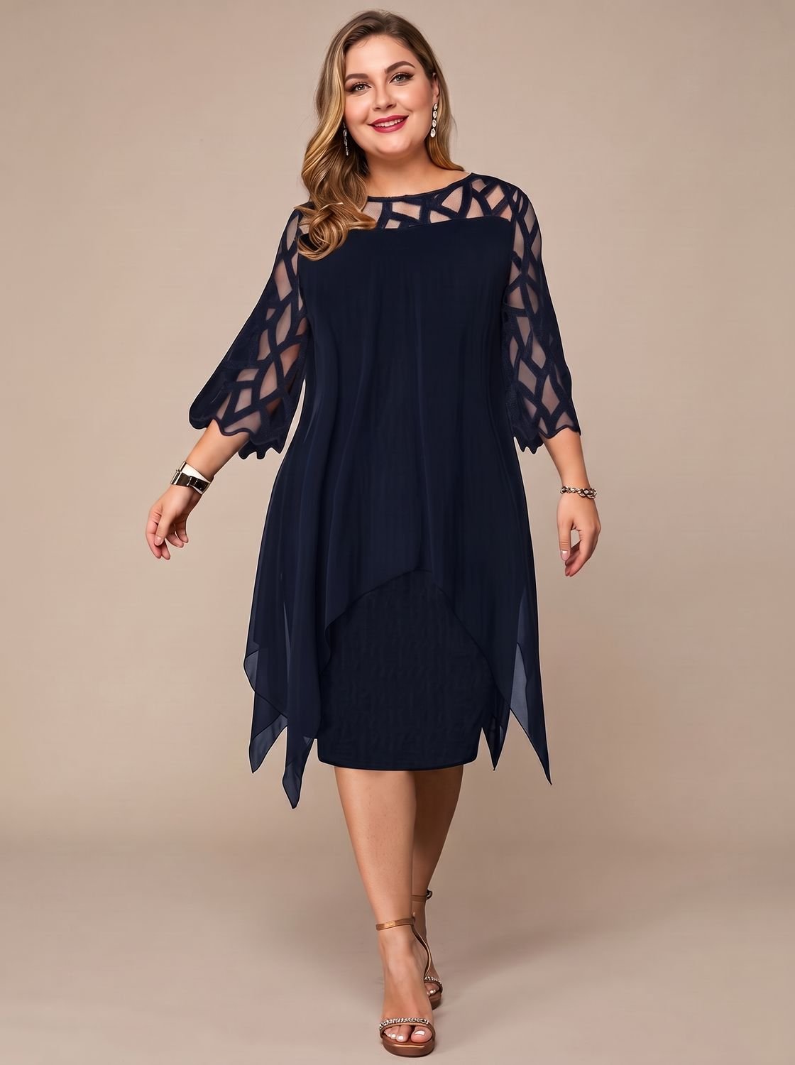 Vestido Adriana azul oscuro de gasa y encaje para tallas grandes