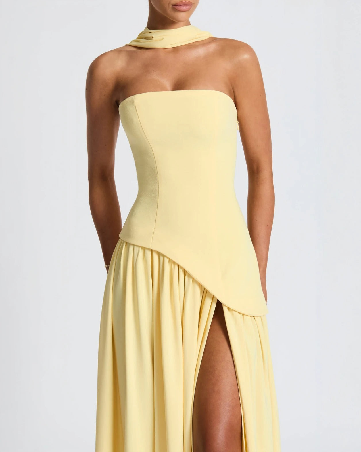 Alessia • Vestido Maxi Escote Strapless con Abertura