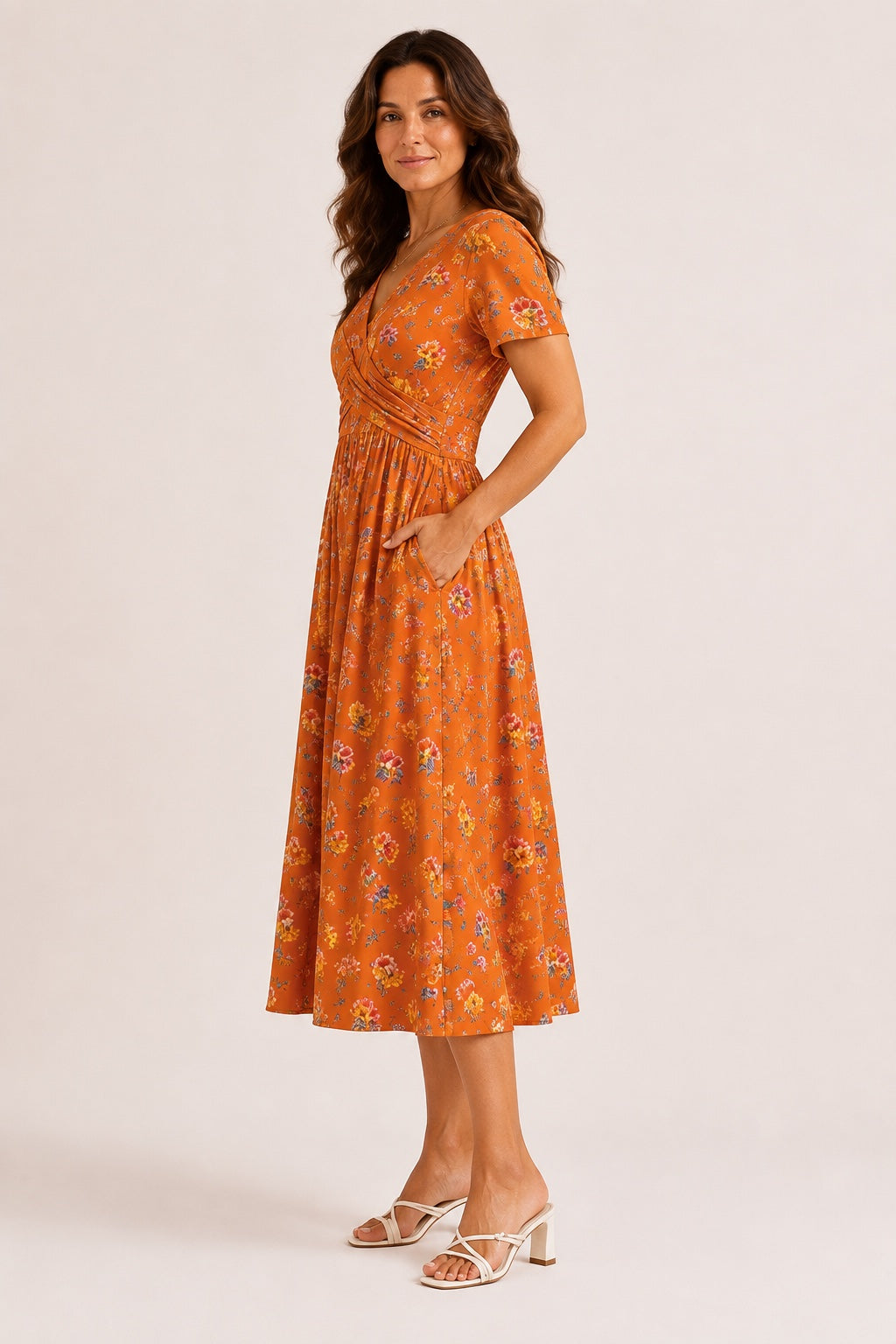Vista lateral del vestido Azalea naranja